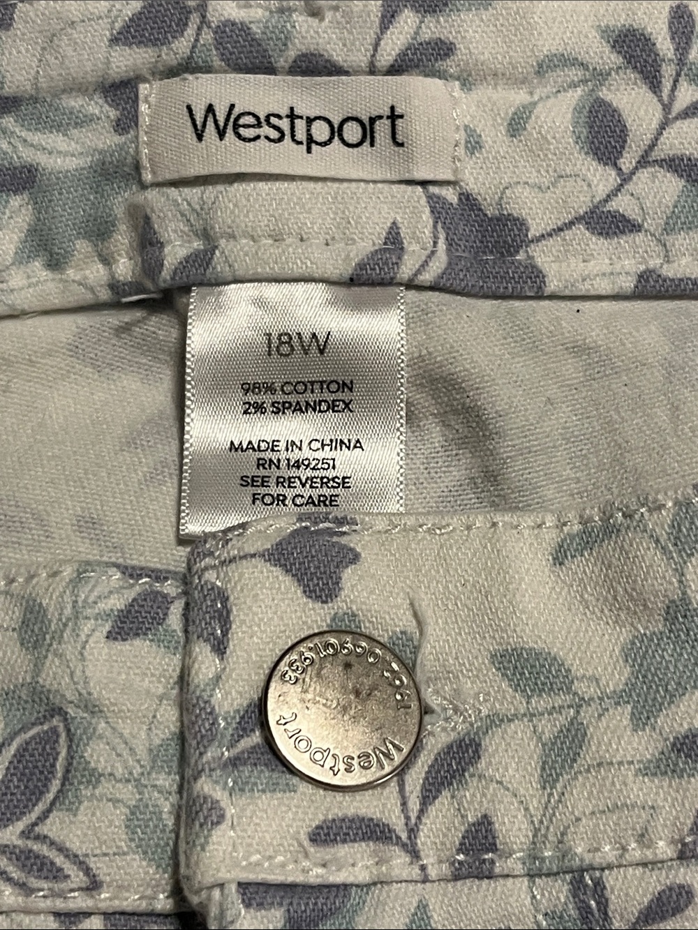 Westport Women’s Plus Size Cropped Jeans with Lt Blue and Lavender Floral Print - Picture 4 of 6